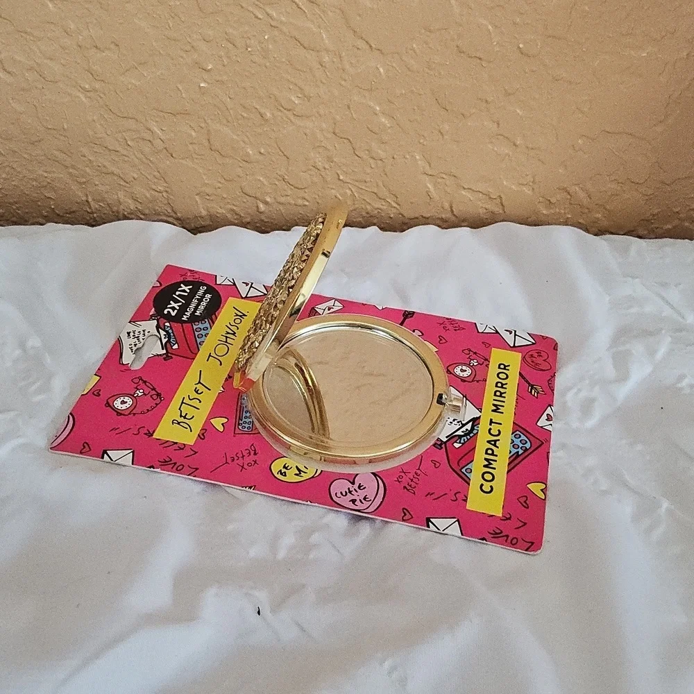 NWT BETSEY JOHNSON MAGNIFYING BLING COMPACT MIRROR - Picture 5 of 5
